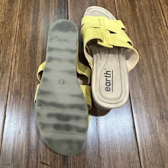 Earth Yellow Slide Sandals size 7.5 - Picture 5 of 5